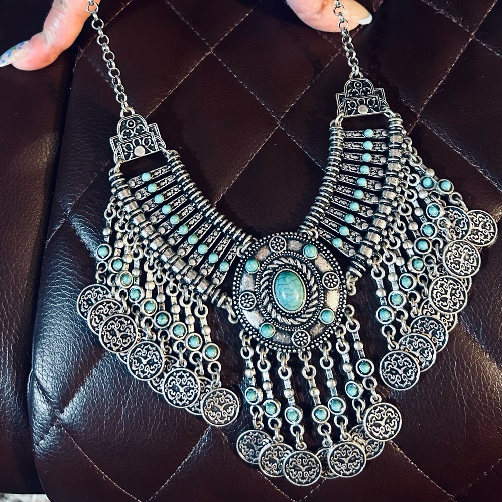Elegant Silver/Turquoise Necklace Gorgeous Piece!!!✅⭐️⭐️⭐️⭐️⭐️Mint Condition‼️👀